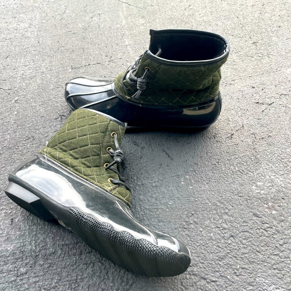 Rain boots women size 11 green and black